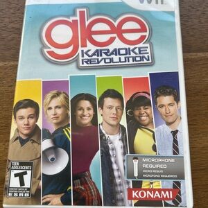 Wii Glee Karaoke Revolution